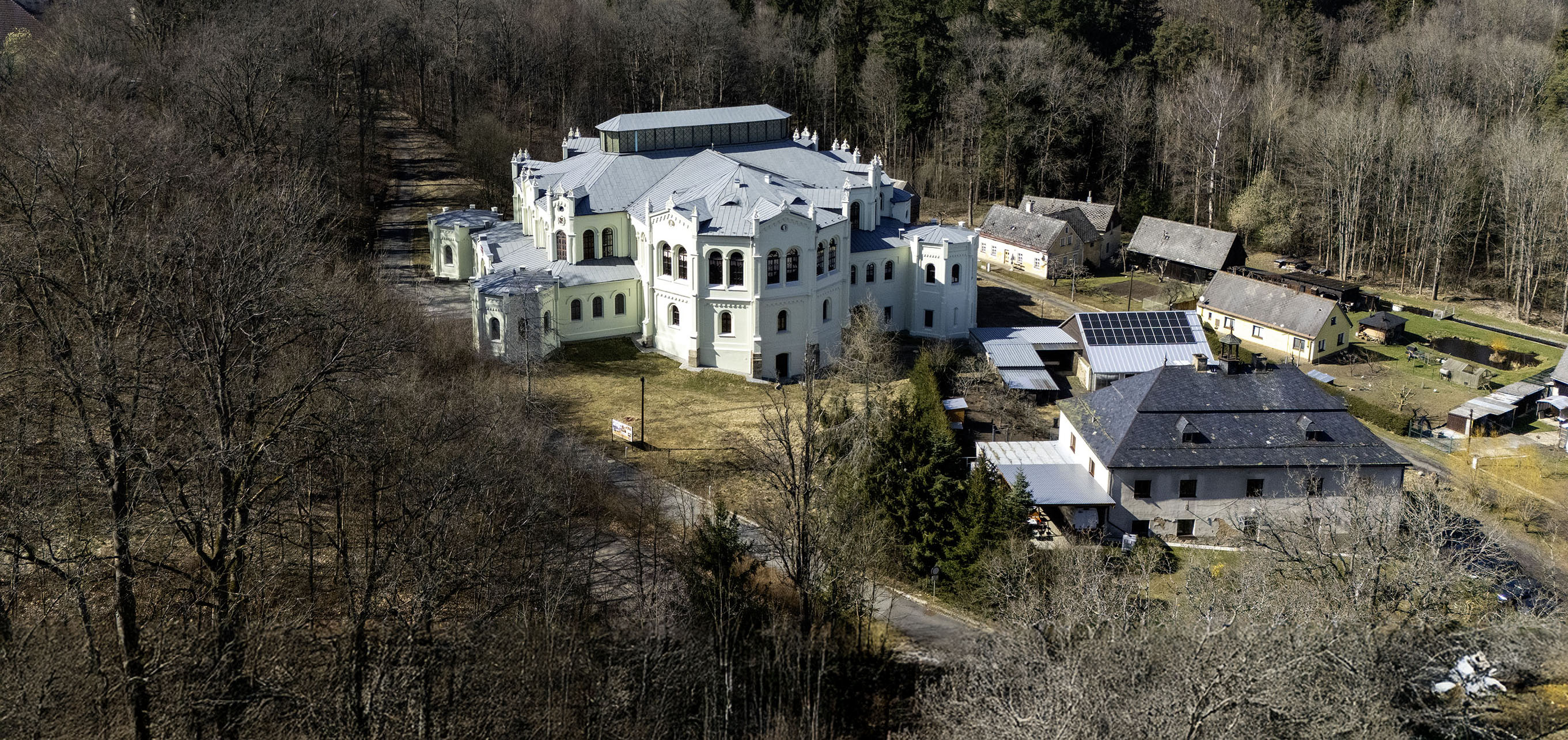 Vydejte se do Tachova a navštivte jízdárnu Světce